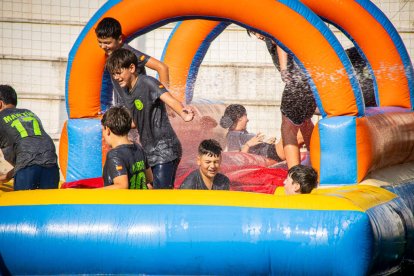 Una tarde refrescante para combatir el calor e iniciar las fiestas