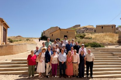Foto de familia de la cita en la villa ribereña.