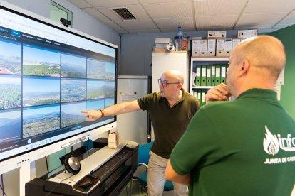 El técnico de Fundación de Patrimonio natural y responsable del proyecto de cámaras de videovigilancia par los incendios forestales.
