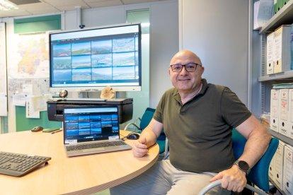 El técnico de Fundación de Patrimonio natural y responsable del proyecto de cámaras de videovigilancia par los incendios forestales.