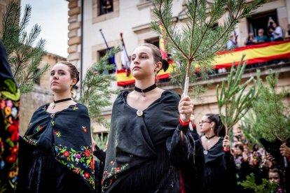 Una celebración festiva que conmemora cuando el pino se convirtió en arma