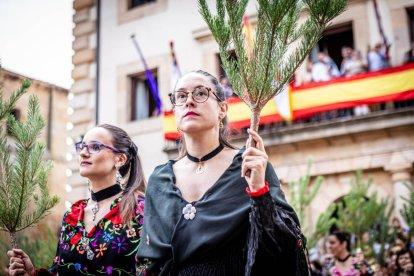 Una celebración festiva que conmemora cuando el pino se convirtió en arma