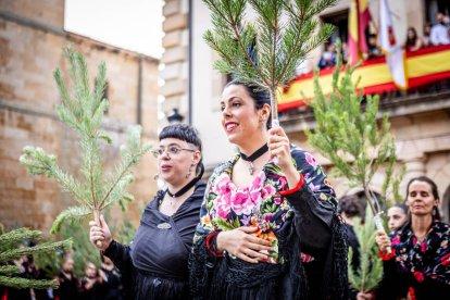 Una celebración festiva que conmemora cuando el pino se convirtió en arma