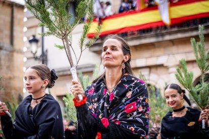 Una celebración festiva que conmemora cuando el pino se convirtió en arma