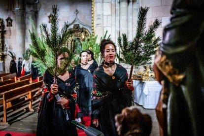 Una celebración festiva que conmemora cuando el pino se convirtió en arma
