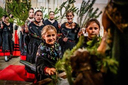 Una celebración festiva que conmemora cuando el pino se convirtió en arma