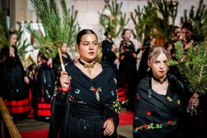 Una celebración festiva que conmemora cuando el pino se convirtió en arma