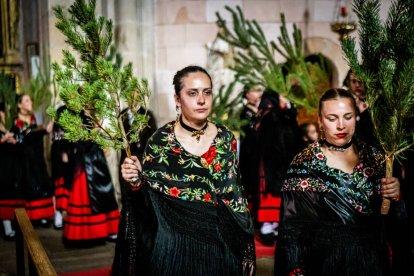 Una celebración festiva que conmemora cuando el pino se convirtió en arma