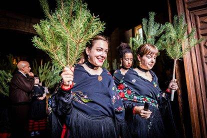 Una celebración festiva que conmemora cuando el pino se convirtió en arma