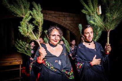 Una celebración festiva que conmemora cuando el pino se convirtió en arma