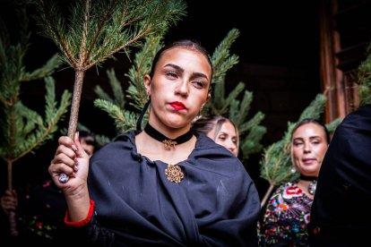 Una celebración festiva que conmemora cuando el pino se convirtió en arma