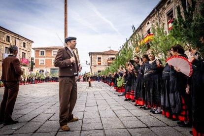 Una celebración festiva que conmemora cuando el pino se convirtió en arma