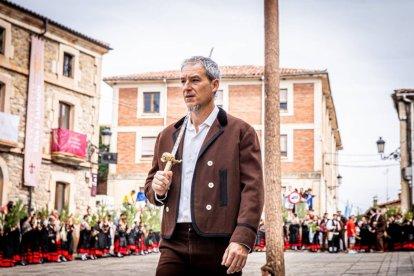 Una celebración festiva que conmemora cuando el pino se convirtió en arma