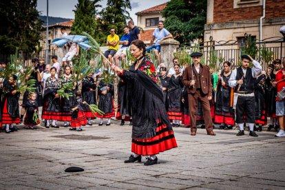 Una celebración festiva que conmemora cuando el pino se convirtió en arma
