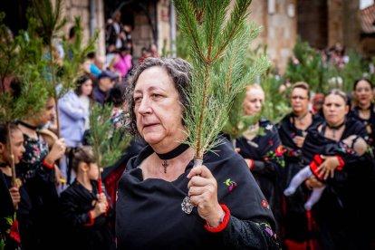 Una celebración festiva que conmemora cuando el pino se convirtió en arma