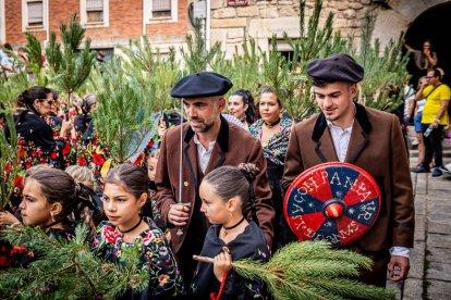 Una celebración festiva que conmemora cuando el pino se convirtió en arma