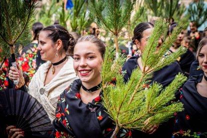Una celebración festiva que conmemora cuando el pino se convirtió en arma