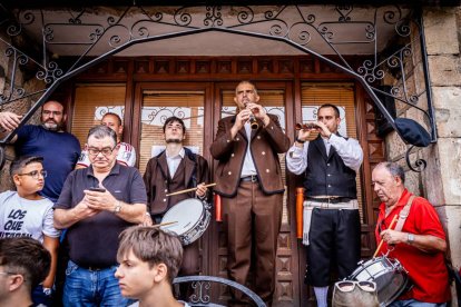 Una celebración festiva que conmemora cuando el pino se convirtió en arma