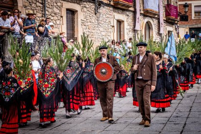Una celebración festiva que conmemora cuando el pino se convirtió en arma