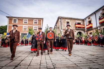 Una celebración festiva que conmemora cuando el pino se convirtió en arma