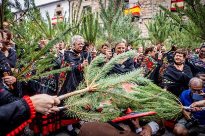 Una celebración festiva que conmemora cuando el pino se convirtió en arma
