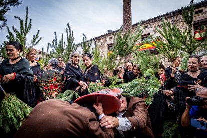 Una celebración festiva que conmemora cuando el pino se convirtió en arma