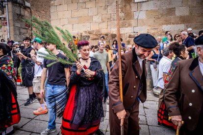Una celebración festiva que conmemora cuando el pino se convirtió en arma