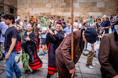 Una celebración festiva que conmemora cuando el pino se convirtió en arma