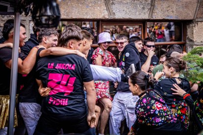 Una celebración festiva que conmemora cuando el pino se convirtió en arma