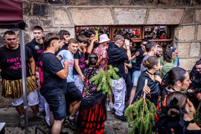 Una celebración festiva que conmemora cuando el pino se convirtió en arma
