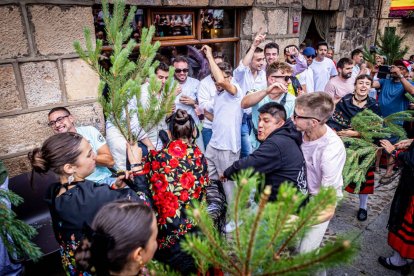 Una celebración festiva que conmemora cuando el pino se convirtió en arma