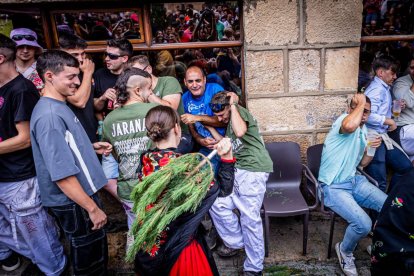 Una celebración festiva que conmemora cuando el pino se convirtió en arma