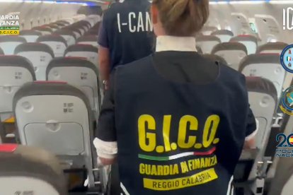 Traslado en avión de Don Mico.