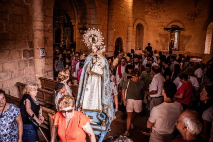 La procesión se celebra en el Cañón el Río Lobos