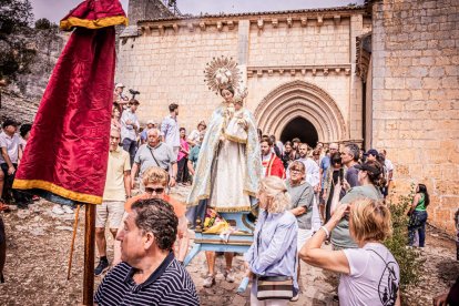 La procesión se celebra en el Cañón el Río Lobos