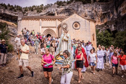 La procesión se celebra en el Cañón el Río Lobos