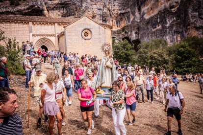 La procesión se celebra en el Cañón el Río Lobos