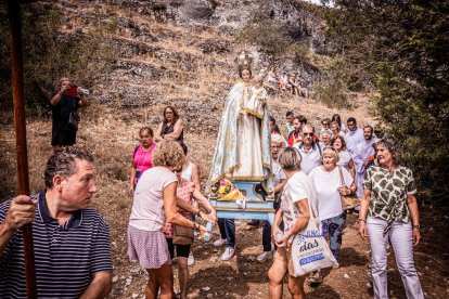 La procesión se celebra en el Cañón el Río Lobos