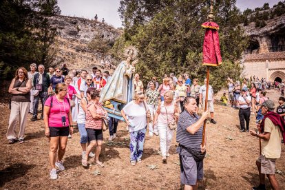 La procesión se celebra en el Cañón el Río Lobos