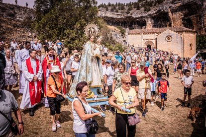 La procesión se celebra en el Cañón el Río Lobos