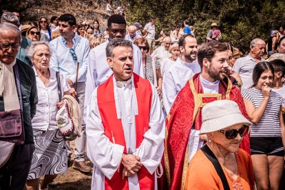 La procesión se celebra en el Cañón el Río Lobos