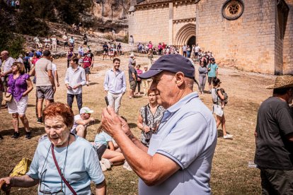 La procesión se celebra en el Cañón el Río Lobos