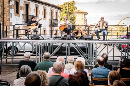 El grupo vallisoletano puso el broche de oro a las fiestas balagueras