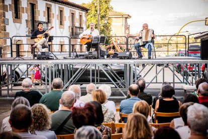 El grupo vallisoletano puso el broche de oro a las fiestas balagueras