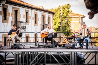 El grupo vallisoletano puso el broche de oro a las fiestas balagueras