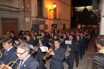 Miles de vecinos y visitantes acompañaron la procesión del Nazareno.