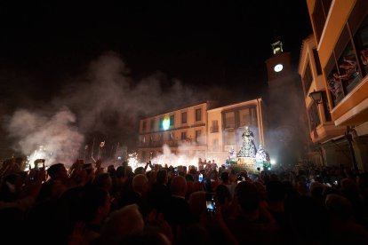 Miles de vecinos y visitantes acompañaron la procesión del Nazareno.