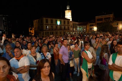 Miles de vecinos y visitantes acompañaron la procesión del Nazareno.