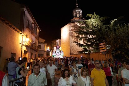 Miles de vecinos y visitantes acompañaron la procesión del Nazareno.