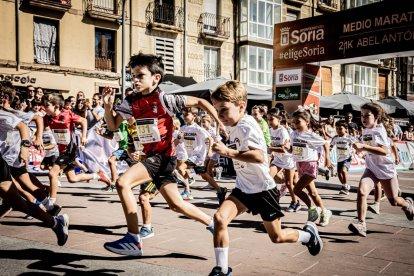 Una previa al 5k y la 21k en la que los pequeños atletas pudieron compartir con los olímpicos